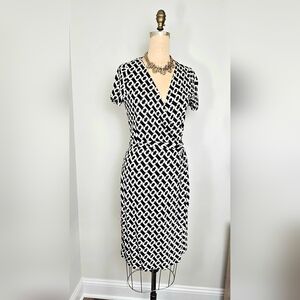DVF | Vintage Silk Jersey Wrap Dress | Chain Link Print | Size 6 (Fits 4)